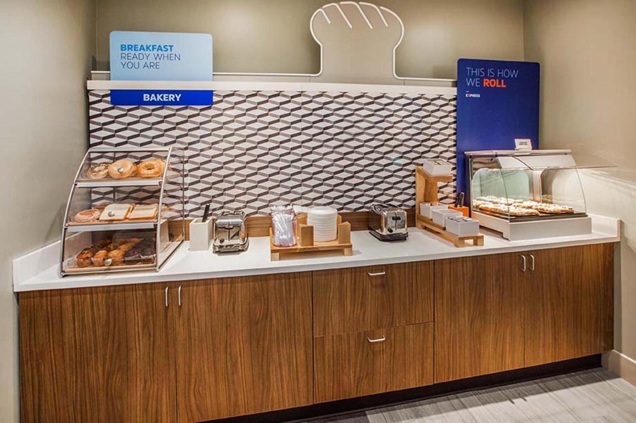 Holiday Express East - Riverfront By Ihg 3*